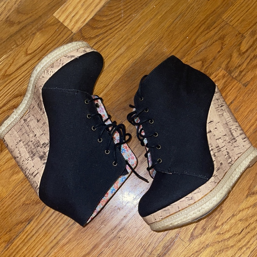 Light weight wedge bootie